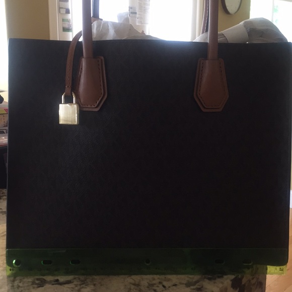 Brand new Michael Kors Handbag - Picture 3 of 8